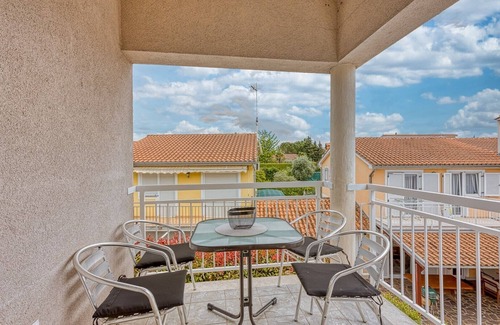 Cancini Apartment | Kestenova/Two-Bedroom App with Balcony No.5