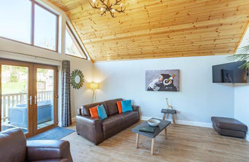 Newton Stewart House | Kestrel Lodge 7 with Hot Tub