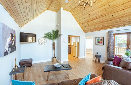 Newton Stewart House | Kestrel Lodge 7 with Hot Tub