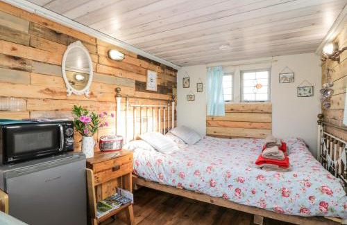 Newton Stewart House | Ketburn Shepherds Hut at Balnab Farm