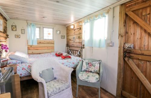 Newton Stewart House | Ketburn Shepherds Hut at Balnab Farm