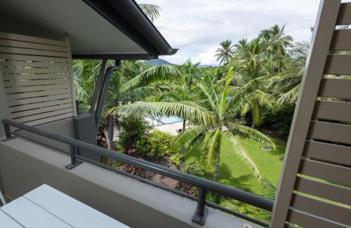 Kewarra Beach Apartment | Kewarra Beach Studio Apt with Resort Pool and BBQ