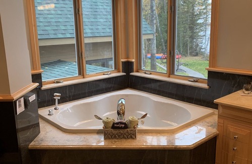Allouez Resort | Keweenaw Castle Guest Wing: Lake Superior Luxury Sauna/Hot Tub/Massages.