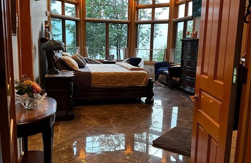 Allouez Resort | Keweenaw Castle Guest Wing: Lake Superior Luxury Sauna/Hot Tub/Massages.