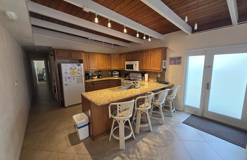 Key Colony Beach Condo | Key Colony Beach Vacation - Canal front 2 bedroom, 2 bathroom sleeps 4 with dock