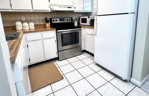 Rock Harbor Condo | Key Largo 2/2 Condo - Ground Floor Unit Steps from the Pool in Gated Community