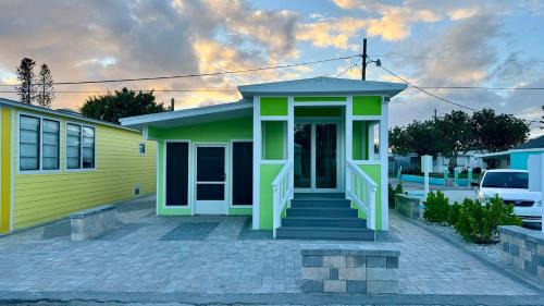 Southgate House | Key Lime Tiny Home New&Cozy