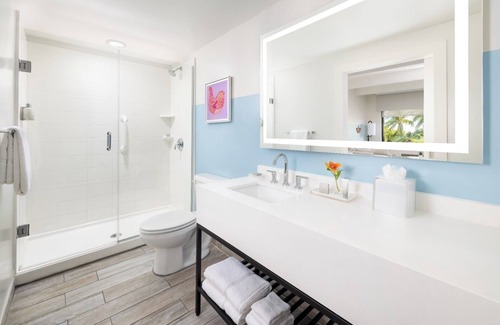 New Town Hotel | Key West Resort Room | Fun Dining, Pools, Music Nights & Free Shuttle to Town