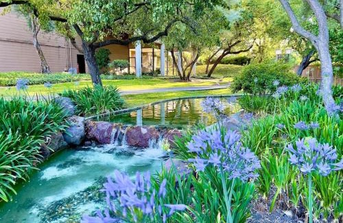 Walnut Creek Apartment | KeyLuxe, Luxury Apartment with Jacuzzi, Pool, Gym, Tennis in Walnut Creek