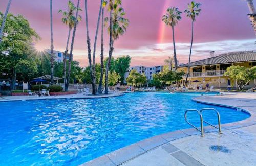 Walnut Creek Apartment | KeyLuxe, Luxury Apartment with Jacuzzi, Pool, Gym, Tennis in Walnut Creek
