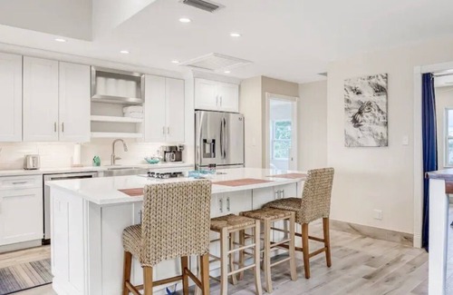 Coupon Bight Aquatic Preserve House | Keys To The Kingdom! Private Oceanfront Retreat with Beach and Pool