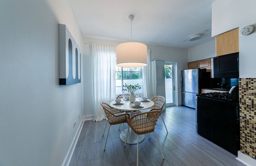 West Avenue Apartment | KeyWest suite 2BD/1BA SoBe walk to LincolnRD & Bay