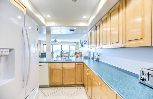 Key Colony Beach Condo | Keyzy & Comfortable Top Floor Oceanfront Condo