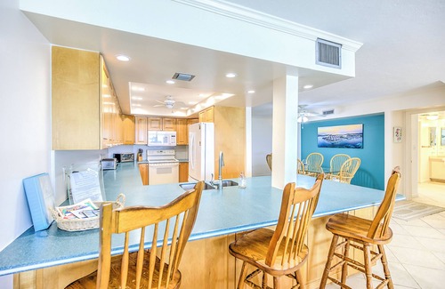 Key Colony Beach Condo | Keyzy & Comfortable Top Floor Oceanfront Condo