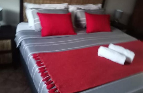 Bloemfontein Apartment | Khanya Room