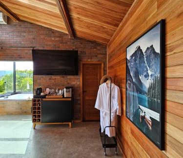Jaboticatubas Ski Chalet | Khaya Chalés - Chalés de Luxo na Serra para Casais com Hidro