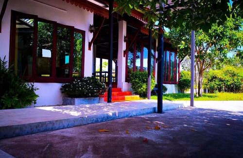 Nakhon Si Thammarat Hotel | Khum Nakhon Hotel