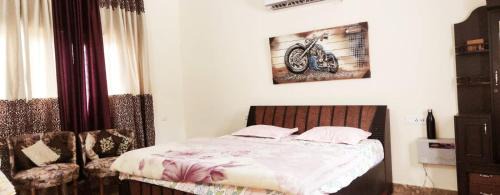 Kaul Apartment | Khumani Hartola, Mountain-View BnB with Balcony & Bonfire