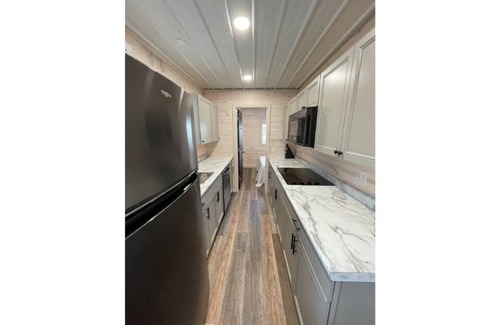 Carbon Hill House | Khyla-NEW tiny home with shared fishing pond