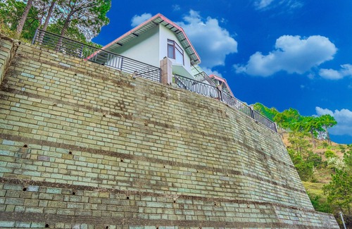 Kuthar Villa | Kia Kasauli Chalet 3 BHK by Dumnu Homes