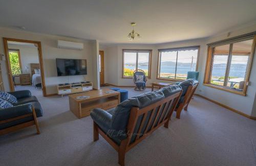 Akaroa House | Kiama Cottage beside the Bay