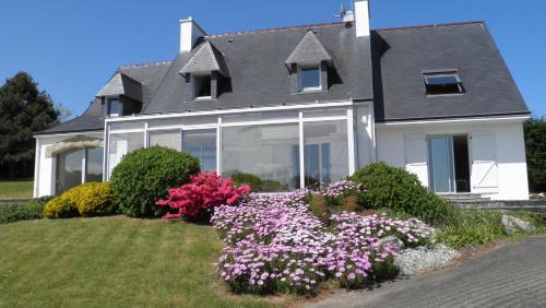 Poullan-sur-Mer Villa | Kichen Ar Mor