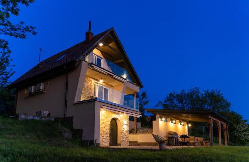 Nagybakonak House | KICIKLA Fire & Wine