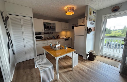 Davis Condo | Kick back and Get Cozy Overlooking Canaan Valley