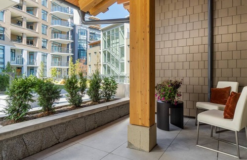 Horseshoe Bay House | Kick back and relax in this calm stylish townhome with the whole family in West!