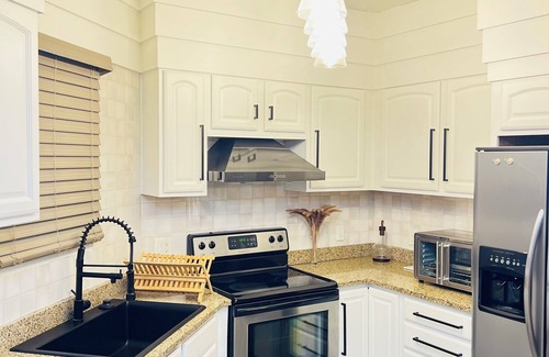 Catalina Foothills Estates Condo | Kick back and relax in this calm, stylish condo in a Tucson gated community.