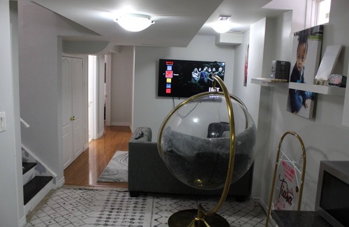 Brampton Apartment | Kick-Back Relax Comfort Zone