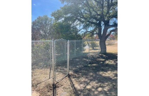 Copperas Cove House | Kid friendly, pet friendly 3 BR house w/fireplace