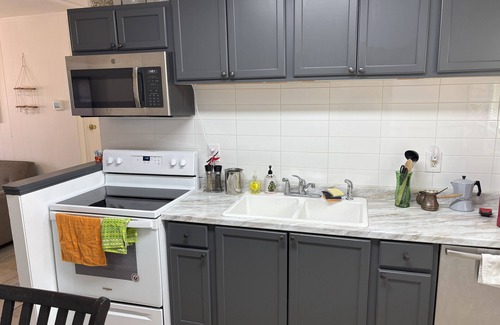 Gulf Breeze House | Kid-Friendly/Walk to Playground 2-bedroom house in Gulf Breeze with WiFi and AC