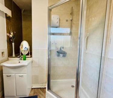 Kidderminster House | Kidderminster West Midlands Birmingham 3 bedrooms