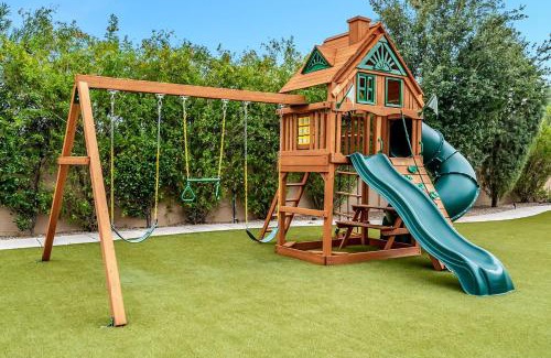 Hope House | Kids Package I Playground I Heated Pool I Spa I