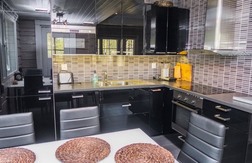 Kuusamo House | Kiehtäjän Kuohu by Interhome