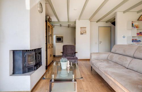 Zwiggelte House | Kievit I Spacious Bungalow with Fine Garden