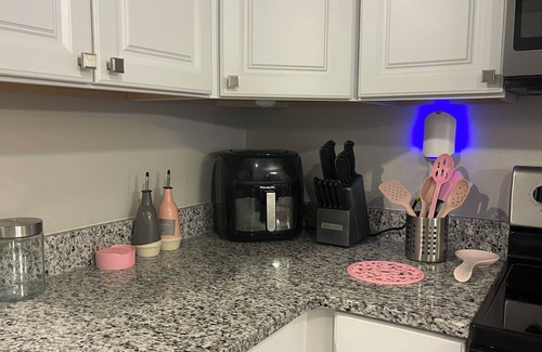 Silver Lake House | Kiki's Kasita- Charming 2 Bedroom, 1 bath with Golf Cart