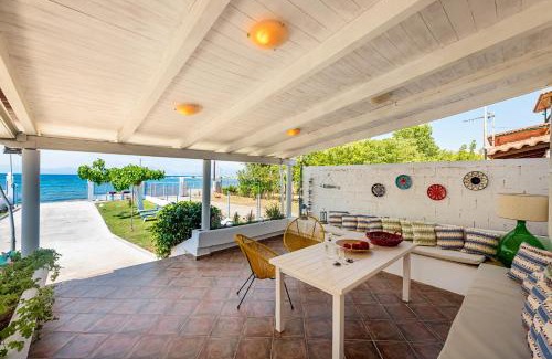 West Achaea House | Kiko, the Coastline house