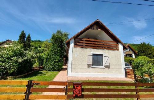 Szigliget House | Kilátás a tóra Apartman