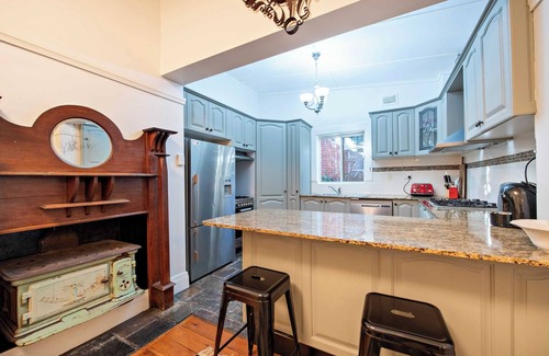 Dubbo House | Kilbirnie - Stroll to CBD, Heritage, Sleeps 10, Perfect for Orana Outdoor Show