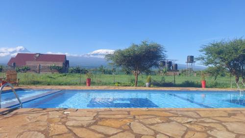 Oloitoktok Ski Chalet | Kilimanjaro view cabin-Amboseli