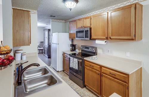 Killeen House | Killeen Home w/Sunroom ~ 8 Mi to Fort Cavazos!