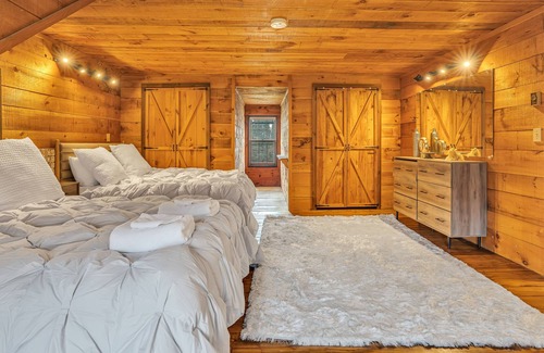 East Haven  Rutland County Cabin | Killington Cabin with Hot Tub and Ultimate Game Room