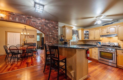 East Haven  Rutland County Ski Chalet | Killington Chalet with Hot Tub & Ultimate Game Room