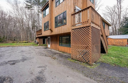 Killington Cabin | Killington Mountain Home! HotTub & 5 min to Skiing! 3 Bedroom Home by RedAwning