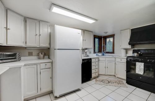 Killington House | Killington Mountain Home! HotTub & 5 min to Skiing!