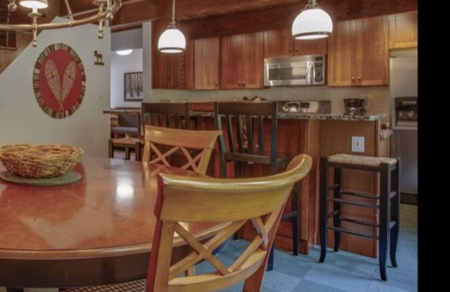 Killington House | Killington , Pico , summer Vacation retreat w Air conditioned . Top notch !