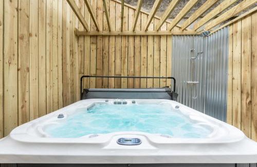 Killorglin House | Killorglin Irish Pub With Hot Tub That Sleeps 19