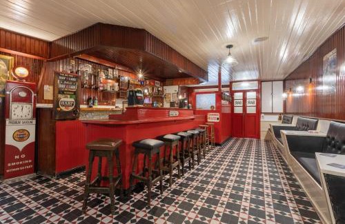 Killorglin House | Killorglin Irish Pub With Hot Tub That Sleeps 19